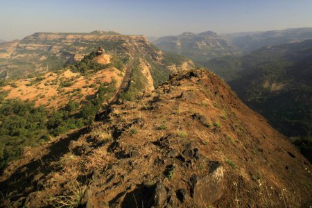 Vista aérea de Ghats occidentales, meseta de Deccan, Kalyan, Maharashtra, India 