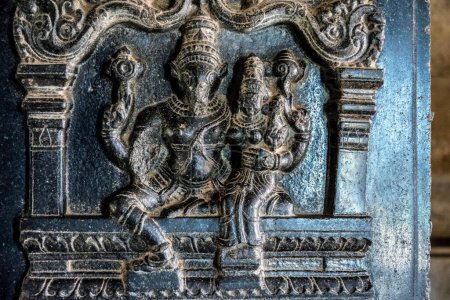 Téléchargez les photos : Statue Ganapati en pierre noire, Temple Hazara Rama, Hampi, site du patrimoine mondial de l'UNESCO, district de Vijayanagara, Karnataka, Inde - en image libre de droit