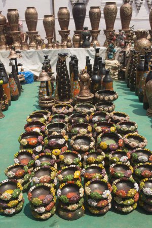 Worli Vase pots, conservés à vendre, Thane, Maharashtra, Inde, Asie