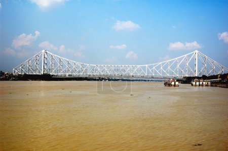 Téléchargez les photos : Vieux pont Howrah sur Hooween rivière à Calcutta ; Bengale-Occidental ; Inde - en image libre de droit