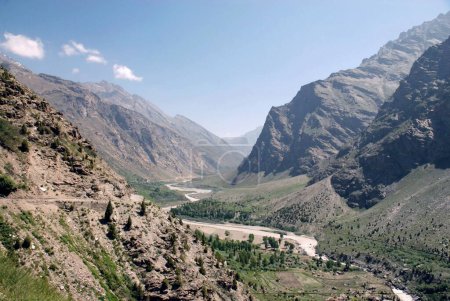 Foto de Río Bhaga que fluye en el valle de Bhaga; Keylong; Himachal Pradesh; India - Imagen libre de derechos