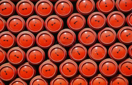 Téléchargez les photos : Gas Cylinders on factory - en image libre de droit