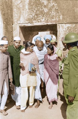 Foto de Mahatma Gandhi santuario de Khwaja Qutub ud Din Bakhtiar, Mehrauli, Delhi, India, Asia, 27 de enero 1948 - Imagen libre de derechos