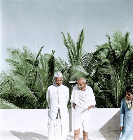 Foto de Thakkar Bapa y Mahatma Gandhi, Madras, Tamil Nadu, India, Asia, enero 1946 - Imagen libre de derechos