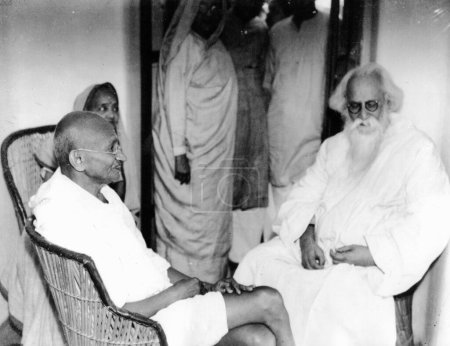 Foto de Mahatma Gandhi con el poeta Rabindranth Tagore, febrero 1940 - Imagen libre de derechos