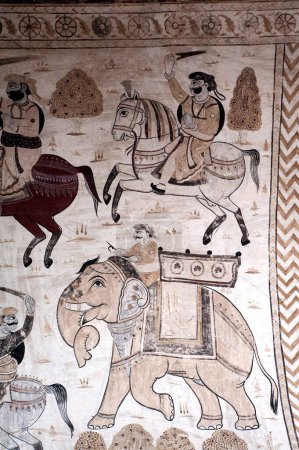 Foto de Murales murales sobre caballos y elefantes en el templo de Lakshminarayan, Orchha, Tikamgarh, Madhya Pradesh, India - Imagen libre de derechos
