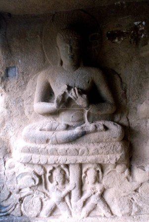 Estatua sobre el dios Buda en vista de Pandav Leni; Nashik; Maharashtra; India