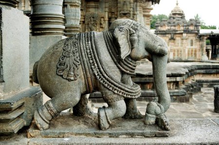 Foto de Estatua de elefante en el templo de chennakesava; Belur; Hassan; Karnataka; India - Imagen libre de derechos
