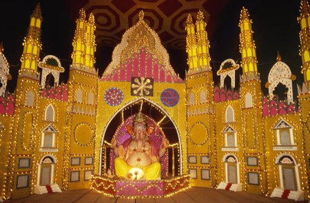 Téléchargez les photos : Festival Ganesh ganpati, Pune, Maharashtra, Inde - en image libre de droit