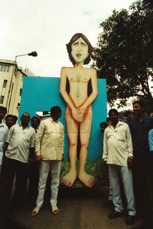 Téléchargez les photos : Découpe nue, affiche de l'acteur de contreplaqué Amitabh Bachchan - en image libre de droit