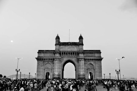 Téléchargez les photos : Foule, Porte d'entrée de l'Inde, Apollo Bunder, Colaba, Bombay, Mumbai, Maharashtra, Inde, Asie - en image libre de droit
