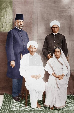 Foto de Kasturba Gandhi y Mahatma Gandhi con G A Natesan, Tamil Nadu India, Asia, 7 de mayo de 1915 - Imagen libre de derechos