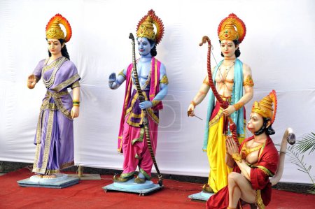 Téléchargez les photos : Statue du Seigneur Ram Laxman Sita et Hanuman à Mumbai Maharashtra Inde - en image libre de droit