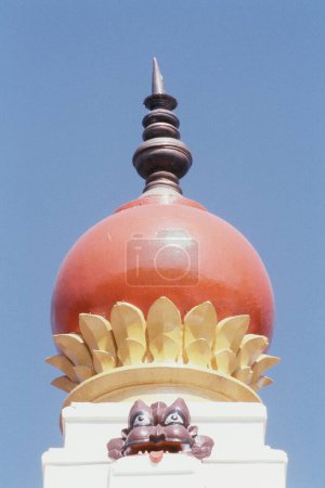Téléchargez les photos : Temple haut du temple Mahalaxmi à Kolhapur, Maharashtra, Inde - en image libre de droit