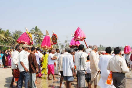 Téléchargez les photos : Procession du festival Rameswar palkhi à Malvan, district de Sindhudurg, Maharashtra, Inde - en image libre de droit