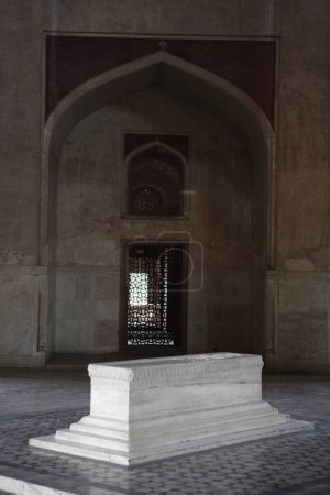 Foto de Cámara principal de la tumba de Humayun construida en 1570, Delhi, India Patrimonio de la Humanidad por la UNESCO - Imagen libre de derechos