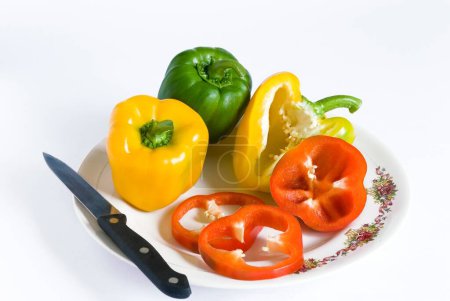 The Bell Peppers ; capsicums - rouge ; vert ; & jaune originaire du Mexique