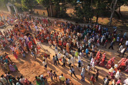 Téléchargez les photos : Roi tenue royale menant la procession de dussehra, jagdalpur, chhattisgarh, Inde, Asie - en image libre de droit