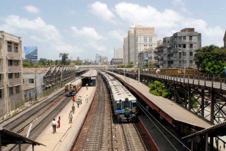 Téléchargez les photos : Charni road railway station, Mumbai Bombay, Maharashtra, Inde - en image libre de droit