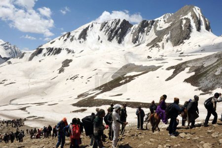 Téléchargez les photos : Pèlerin mahagunas passer au sommet ganesh, amarnath yatra, Jammu Cachemire, Inde, Asie - en image libre de droit