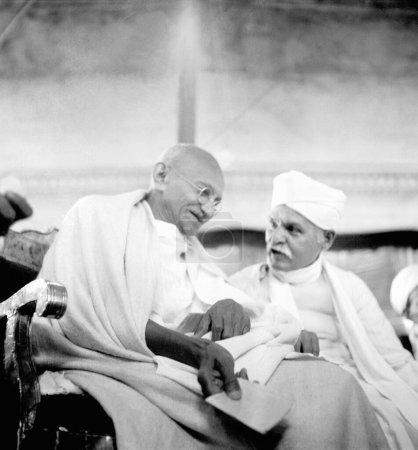 Foto de Mahatma Gandhi y Madan Mohan Malaviya en Varanasi; 1941; India - Imagen libre de derechos