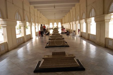 Téléchargez les photos : Macca Masjid Tombes d'Asif Jahi rois d'Hyderabad, Andhra Pradesh, Inde - en image libre de droit