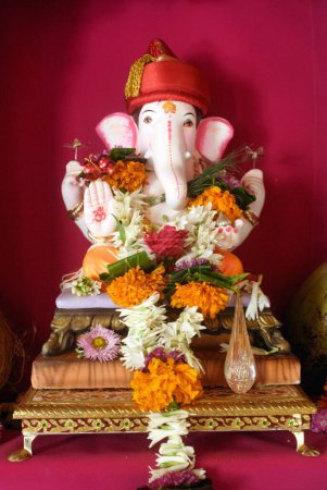 Première idole de Lord Ganesh établie par Lokmanya Tilak en 1894 à Sardar Vinchurkar Wada pour célébrer le festival Ganapati à Pune ; Maharashtra ; Inde
