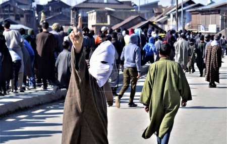 Téléchargez les photos : Kashmiri Muslim protest in mask, baramulla, Kashmir, India, Asia - en image libre de droit
