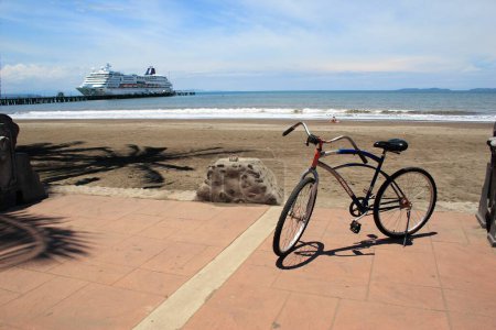 Foto de Ciclo de pie cerca de la playa, Costa Rica, América Central - Imagen libre de derechos