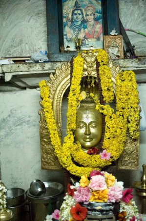 Cabeza del shiva del dios en templo de shivalaya; Arsikere; Hassan; Karnataka; India
