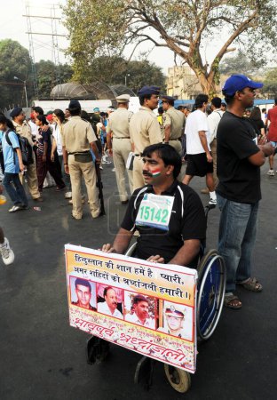 Foto de Participante discapacitado en silla de ruedas manifestándose en Marathon, Mumbai, Maharashtra India, Asia - Imagen libre de derechos