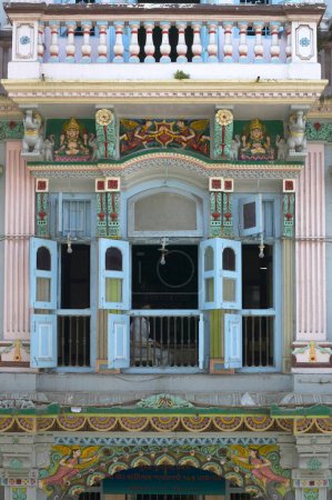 Téléchargez les photos : Le plus ancien temple jaïn de Bombay 1886, Mumbai bomay, Maharashtra, Inde - en image libre de droit