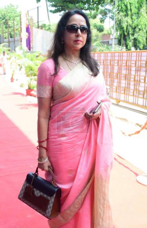 Foto de Hema Malini, actriz india, ceremonia mahurat, película Genius, Mumbai, India, 22 de mayo de 2017 - Imagen libre de derechos