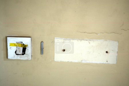 Téléchargez les photos : Marques de balles sur le mur du centre communautaire juif de nariman house par des terroristes moudjahidines décanes attentat à Bombay Mumbai, Maharashtra, Inde 17 février 2009 - en image libre de droit