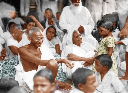 Foto de Mahatma y Kasturba Gandhi con niños Harijan, Kathiawad, India, Asia, 1 de julio de 1934 - Imagen libre de derechos