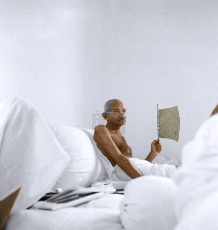 Téléchargez les photos : Mahatma Gandhi s'éventant, Birla House, Mumbai, Inde, Asie, 1940 - en image libre de droit