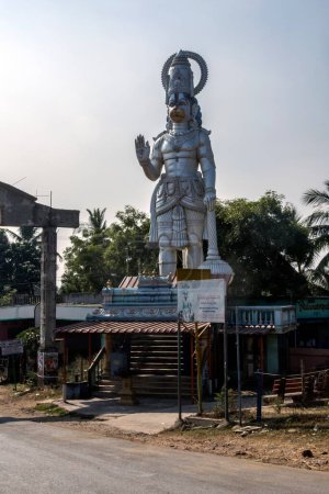 Téléchargez les photos : Statue de Lord Hanuman, Barrage Dowleswaram, Rajahmundry, Andhra Pradesh, Inde, Asie - en image libre de droit