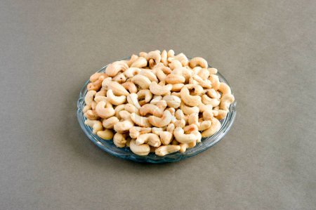Foto de Roasted and salted Cashew nuts in plate Goa India Asia - Imagen libre de derechos