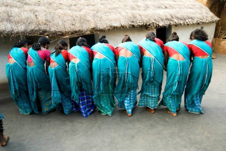 Foto de Bienvenido tradicional a invitado, Santhal tribal, Dumka, Jharkhand, India - Imagen libre de derechos