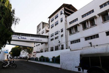 Foto de Chitale milk dairy factory building, sangli, Maharashtra, India, Asia - Imagen libre de derechos