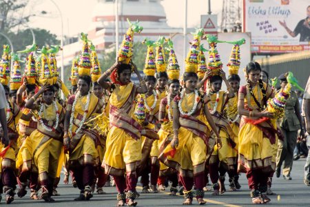 Foto de Bailarines de Karagam durante la celebración del día de la república, Chennai, Madras, Tamil Nadu, India - Imagen libre de derechos
