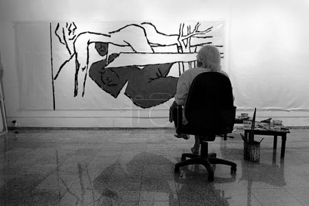 Foto de M F Hussain sentado en la galería de arte pundole mumbai Maharashtra India Asia - Imagen libre de derechos