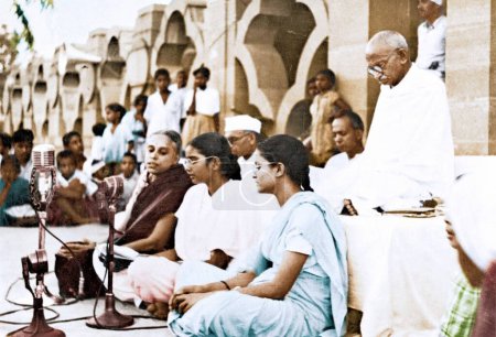 Téléchargez les photos : Mahatma Gandhi dernière réunion de prière dans le jardin de Birla House, Delhi, Inde, Asie, 29 janvier 1948 - en image libre de droit