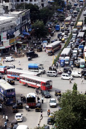 Téléchargez les photos : Situation chaotique de la circulation à la jonction de Saki naka, Bombay Mumbai, Maharashtra, Inde - en image libre de droit
