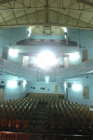 Foto de Interiores de Edward Cinema, donde una vez Mahatma Gandhi dio un discurso, Mumbai bombay, Maharashtra, India - Imagen libre de derechos