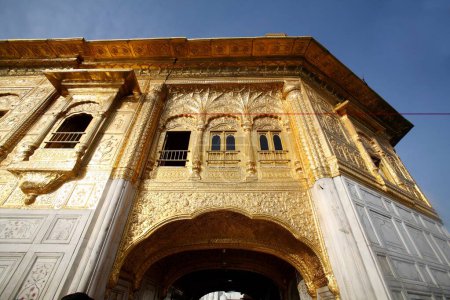 Plaques d'or et dessins en marbre de Harmandir Sahib ou Darbar Sahib ou temple d'or à Amritsar ; Punjab ; Inde