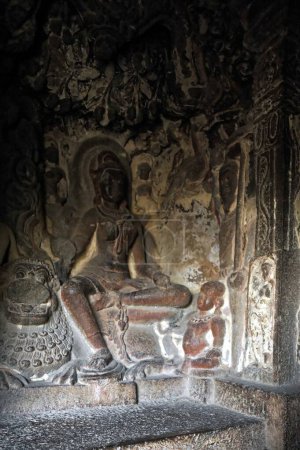 Téléchargez les photos : Statue dans la grotte d'Ellora, aurangabad, maharashtra, Inde, Asie - en image libre de droit