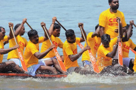 Téléchargez les photos : Course de bateaux serpents sur le lac punnamada ; Alleppey ; Alappuzha ; Kerala ; Inde NOMR - en image libre de droit