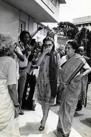 Foto de Ex Primer Ministro de la India Indira Gandhi y Sonia Gandhi, India, Asia, 1970 - Imagen libre de derechos