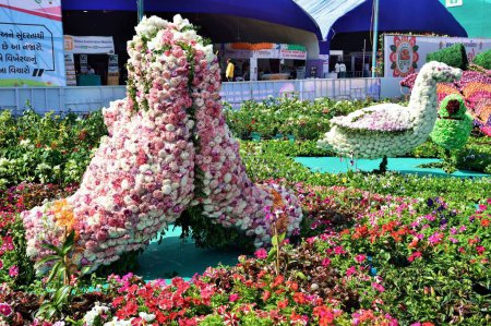Foto de Namaste manos hechas de flores, Flower Show, Surat, Gujarat, India, Asia - Imagen libre de derechos